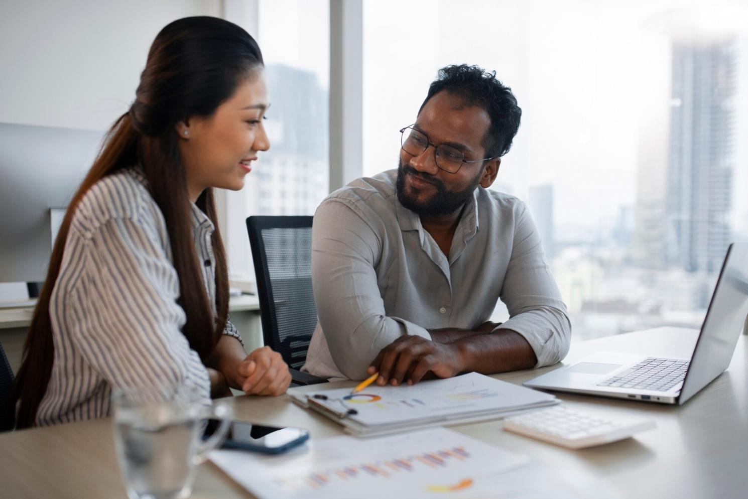 Gruppendiskussion über Content-Strategien